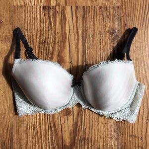 Victoria’s Secret bra 36D